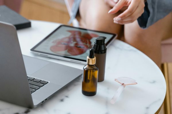 Aromatherapy for Digital Detox: Natural Remedies for Tech-Induced Stress