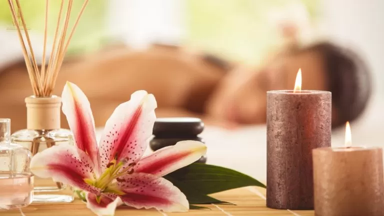The Benefits of Aromatherapy Massage: Techniques and Oils