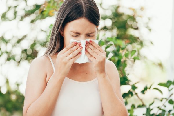 Essential Oils for Seasonal Allergies: A Natural Approach